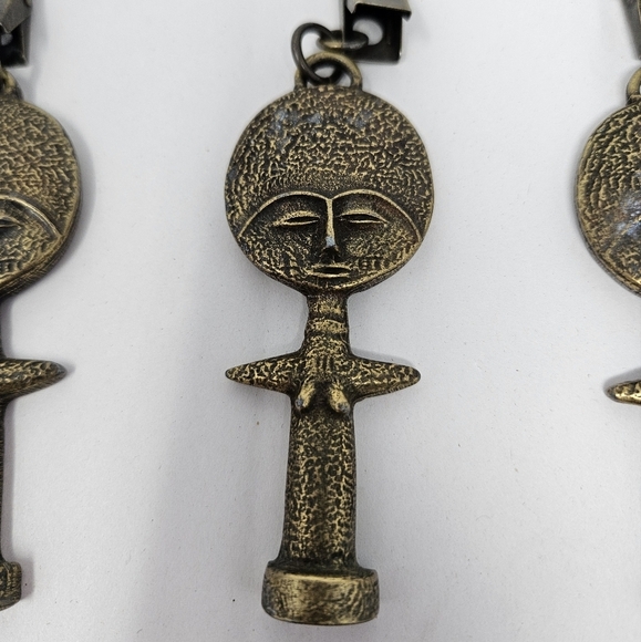 African Brass Corner Table Cloth Holders Women Face & Figure Set Of 4 Vintage - Picture 3 of 10